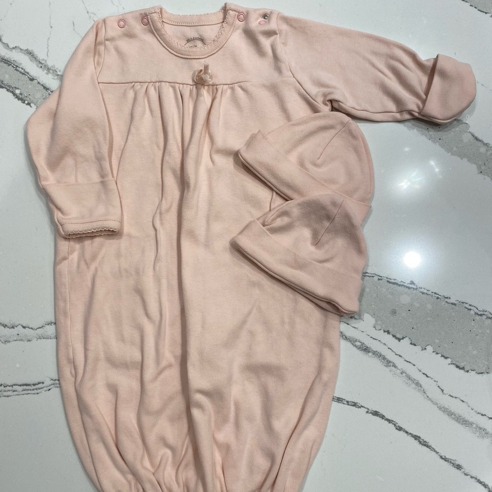 Giggle Organic Cotton Onesie w/ Two Hats size 0-6 months